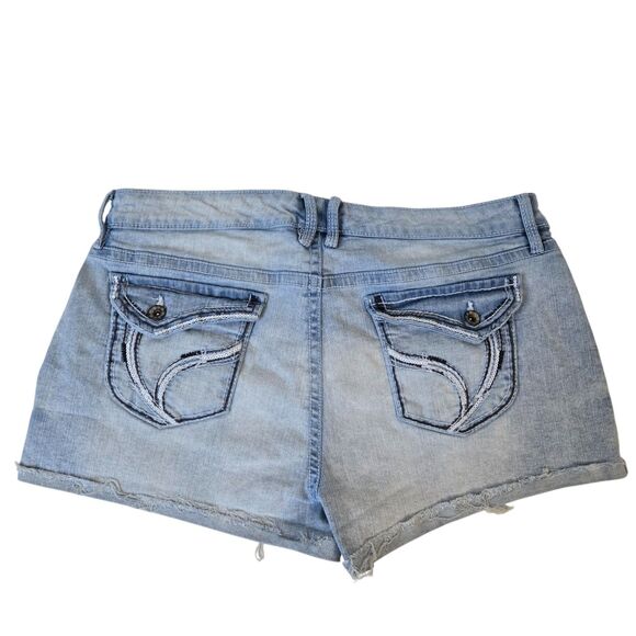 Ariya Jeans Co. Light Wash Denim Shorts Embellished Pockets Size 15/32 - Picture 2 of 13